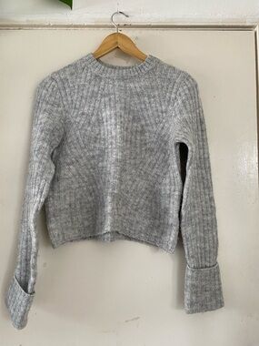 H&M Heather Gray Ribbed Crewneck Sweater